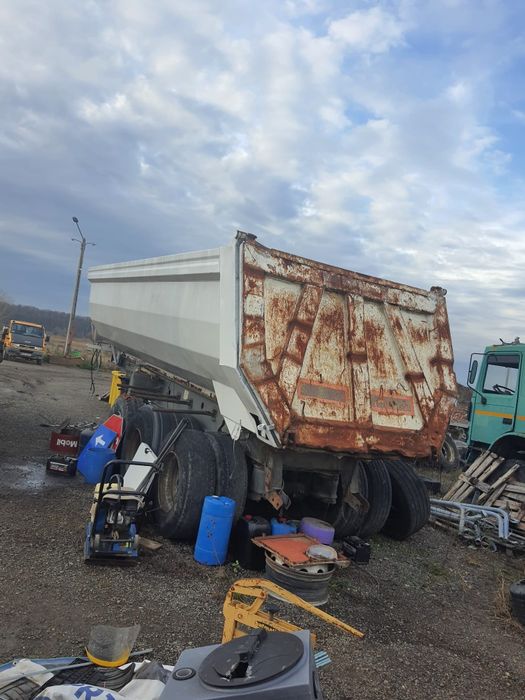 Semiremorca basculabila 3 axe  in stare buna.