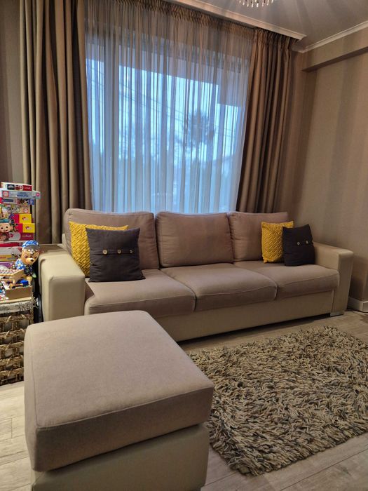 Разтегателен диван с функция сън+голяма табуретка