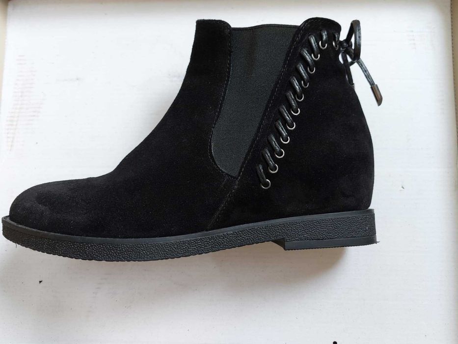 Дамски велурени боти