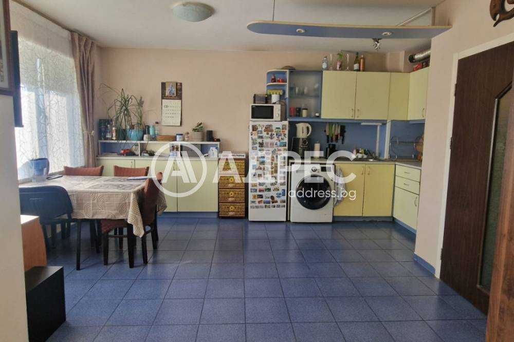 Тристаен апартамент с панорама.