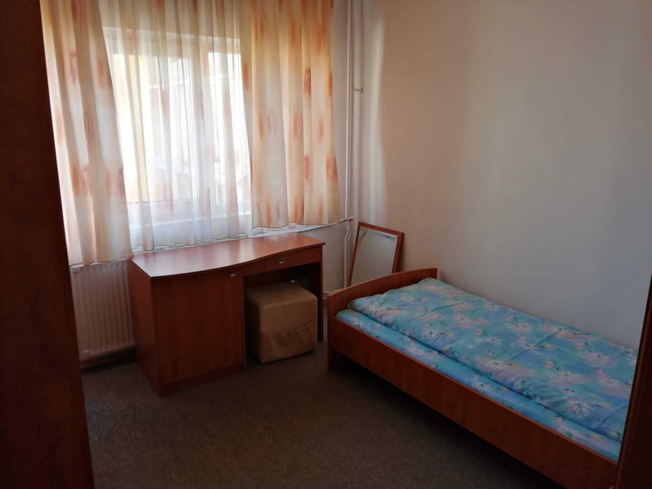 vand apartament centru Beius
