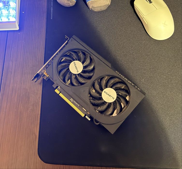 Rtx 4060 gigabyte windforce oc 8gb