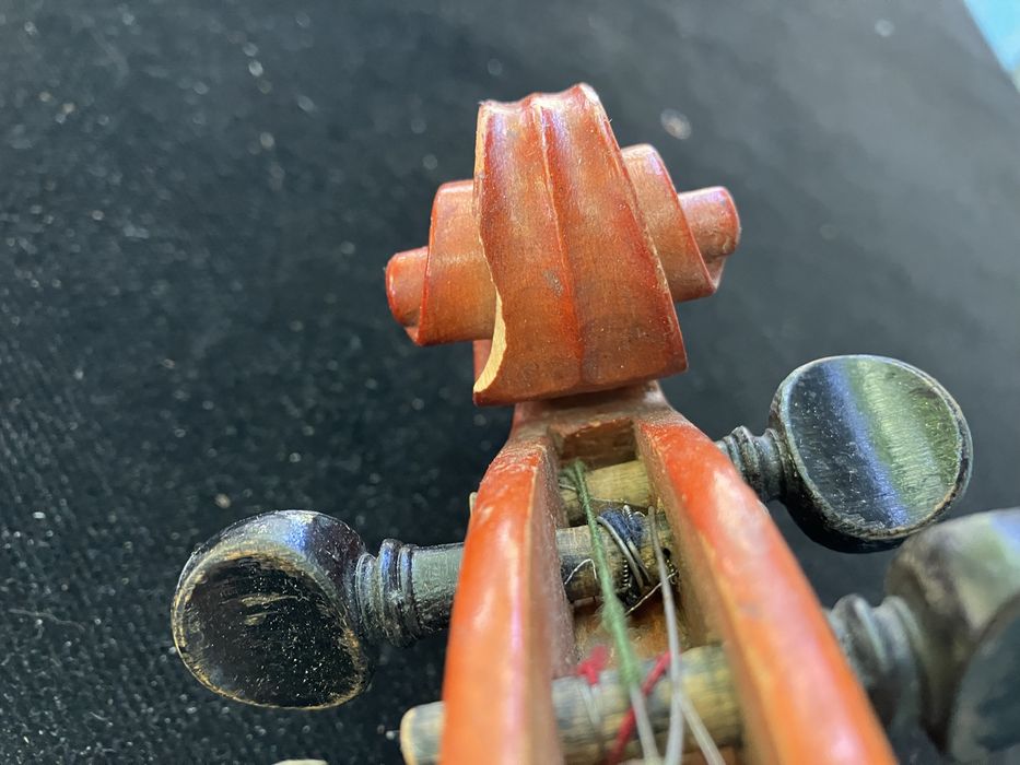 Vand vioara no name . Nu are eticheta. De reconditionat