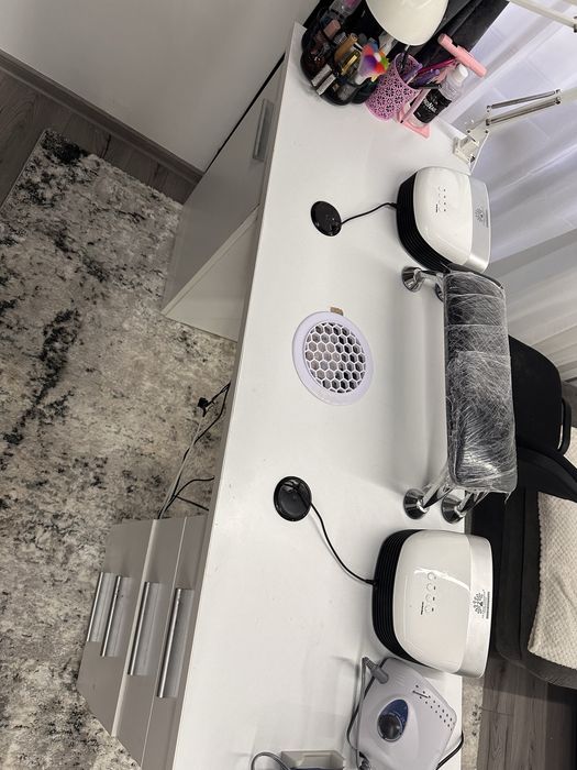 Masa de manichiura cu aspirator