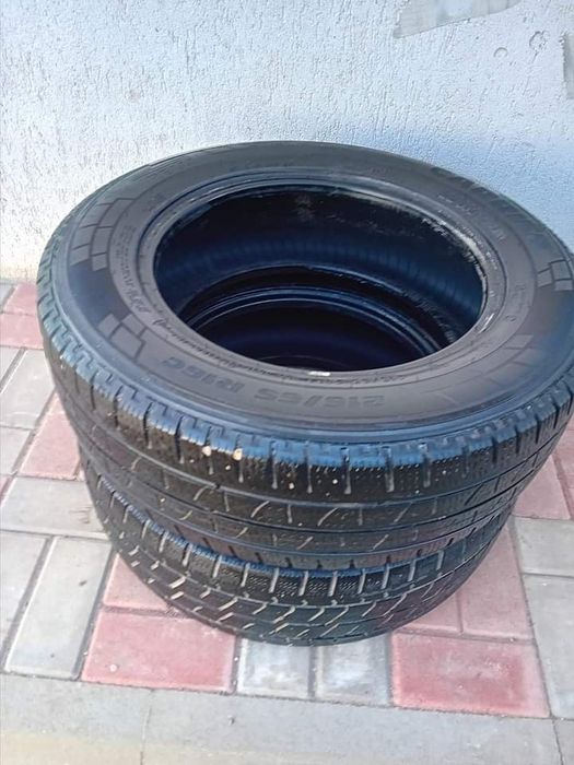 Vând cauciucuri 215/65/16.CEURI