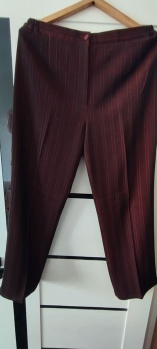 Продаётся брючный костюм в отличном состоянии размер 48-50