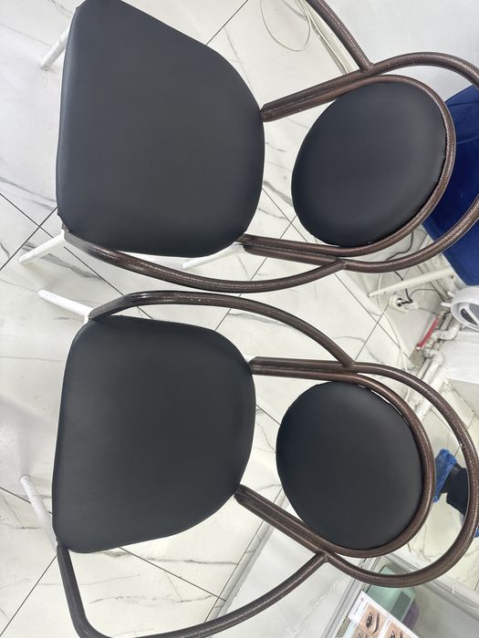 Стулья железный черный