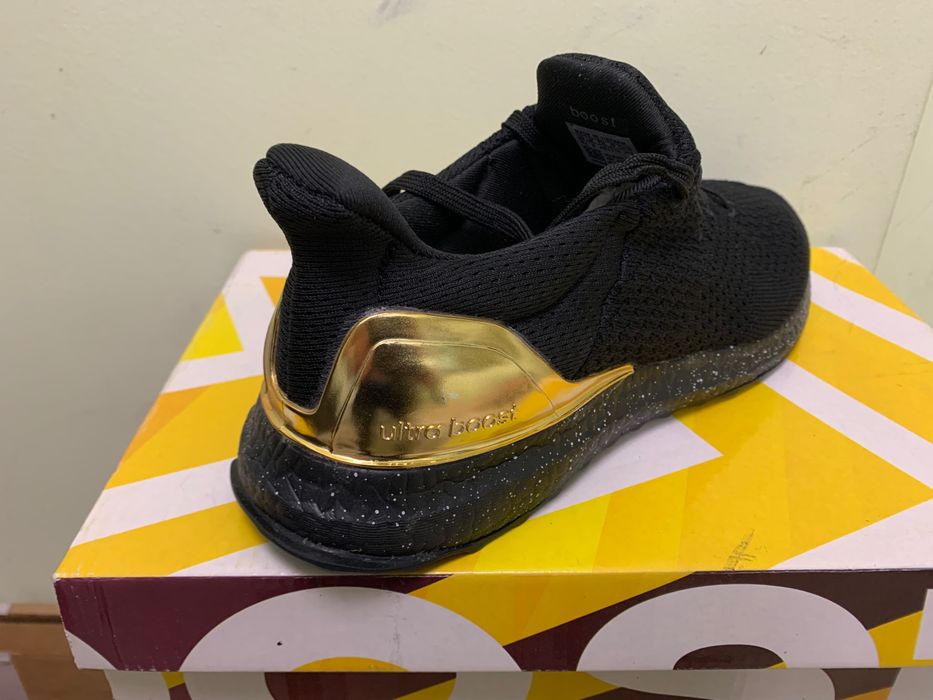 Нови мъжки маратонки Adidas Ultraboost black/Gold номер 42 и 43