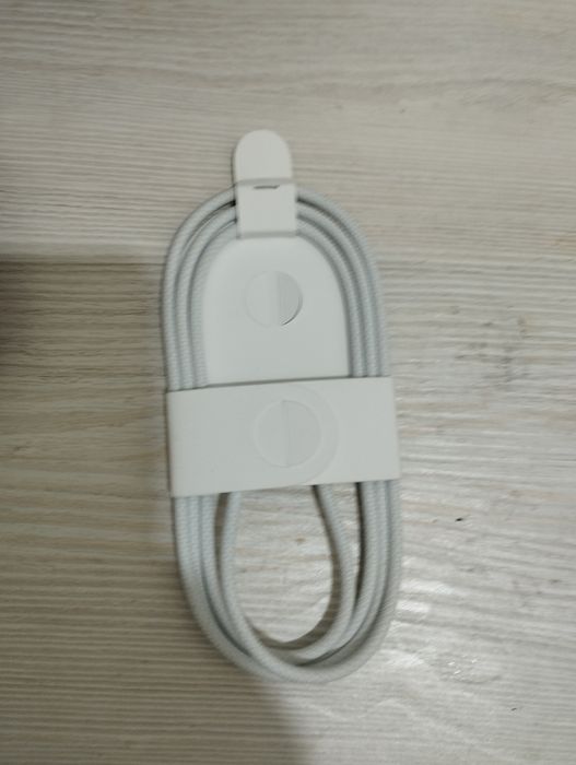 iPhone 17pro max karobkasiddan chiqgan original shnur