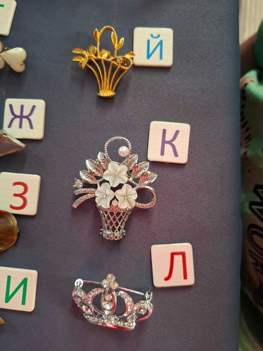 Колекция брошки и медальони