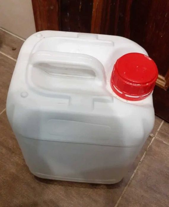 Пластиковые канистры 5л б/у
