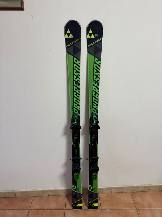 Vând schiuri Fischer