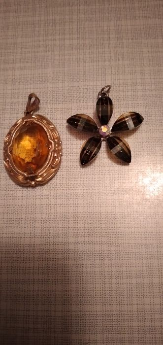 Продаются кулоны