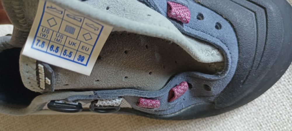 Espadrile de alpinism EVOLV SHAMAN LACE LV BEETRED/SLATE
Espadrila de