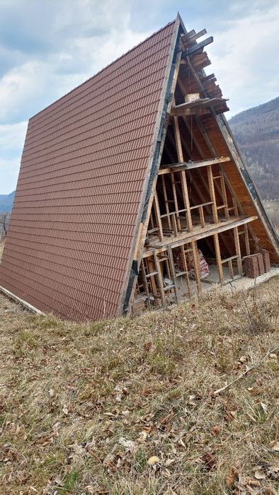 Execut case din lemn și pe structură  ușoară