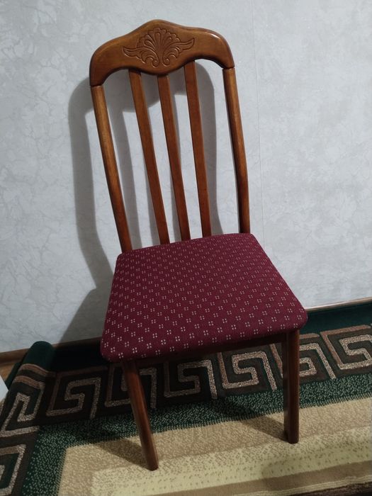 Стол стулья в хорошем состоянии