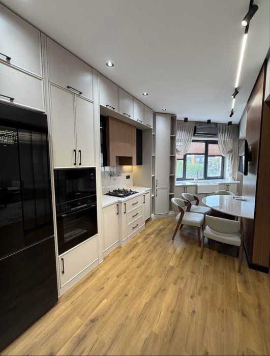 СРОЧНО ! 4/4/6 м. айбек Просторная и светлая квартира