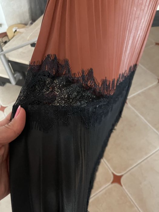 Нова рокля на Zara от изкуствена кожа и дантела