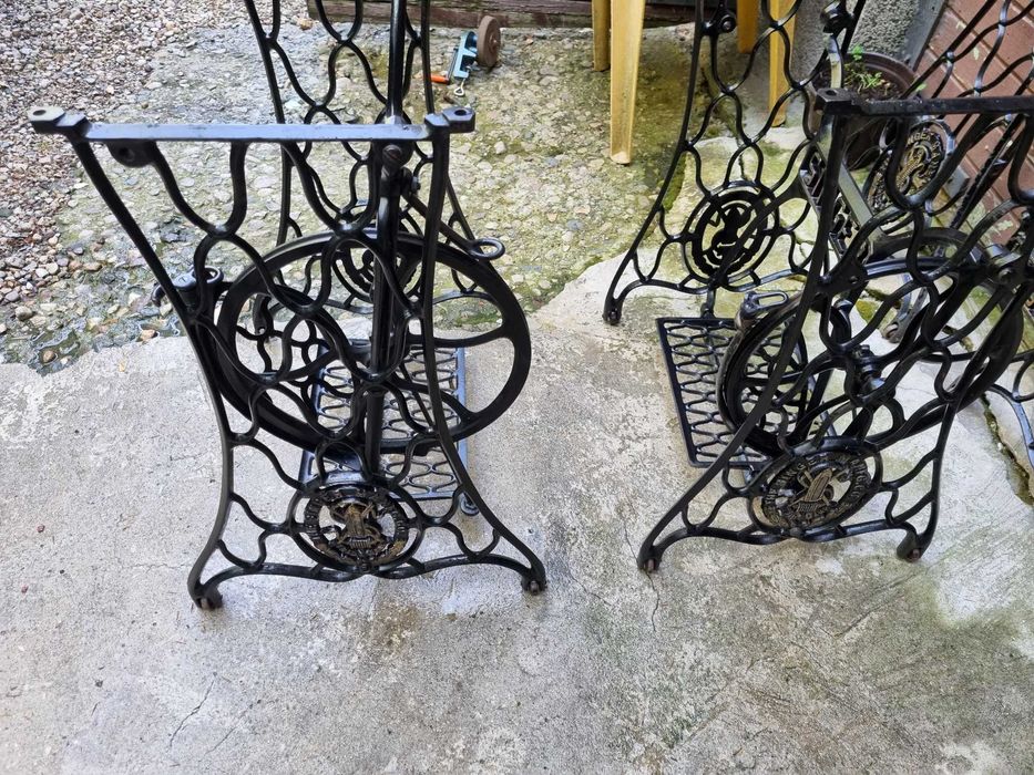 Singer метални крака за шевна машина.