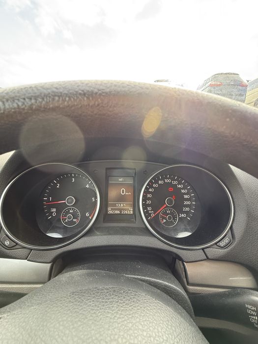 Volkswagen Golf 1.6 TDI 2010 NEGOCIABIL