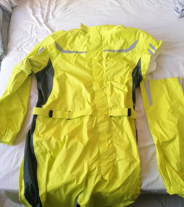 Combinezoane impermeabile