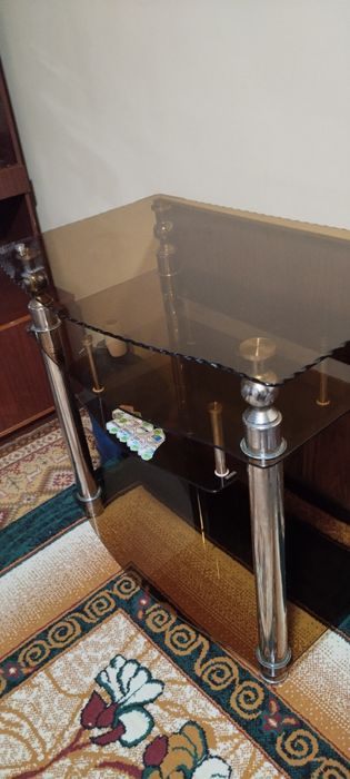 Telvizor uchun (32 va 42 duyumli) oynaliy padstavka