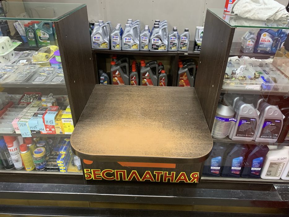 Продаются витрины и ресепшн