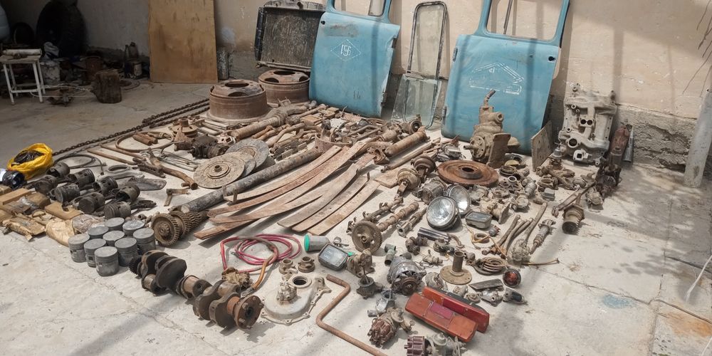 Зил запчасть сотилади