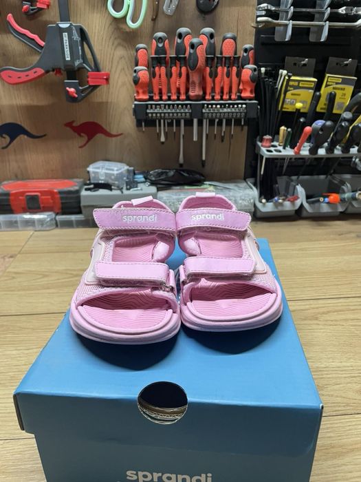 Продавам детски сандалки Sprandi номер 28.