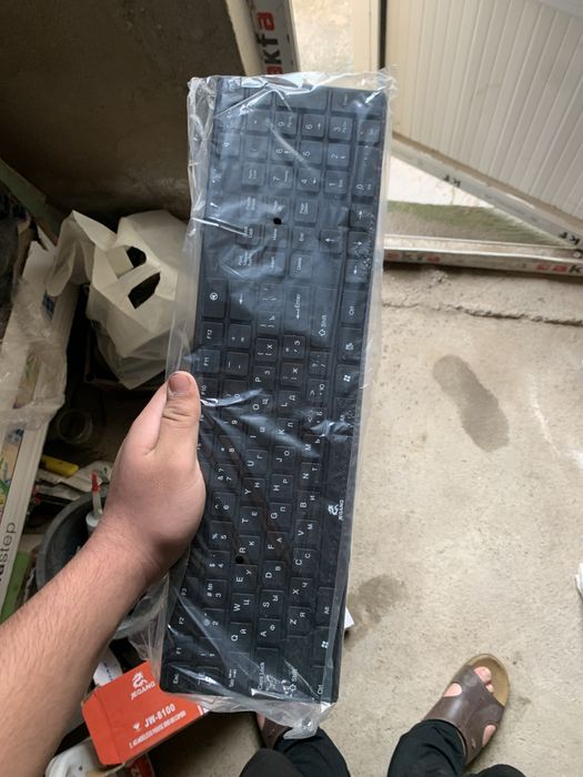 Bulutoz klaviatura yangi karobkadan uzila ochasila