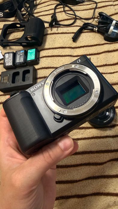 Sony ZV-E10 + obiectiv 16-50mm | Stare excelentă | Pachet complet pentru creator