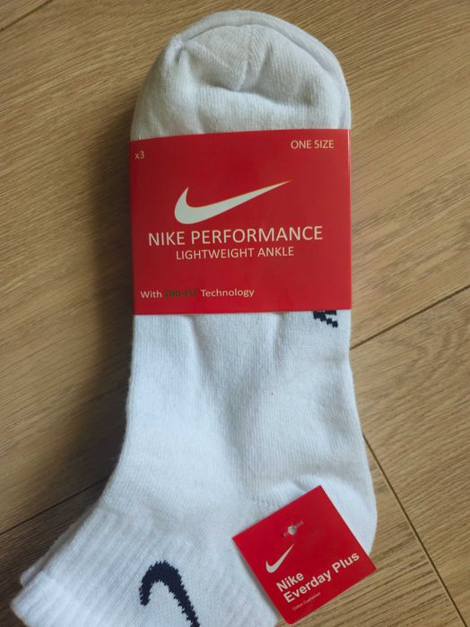 Бели чорапи Nike 38-45 средна височина Mid