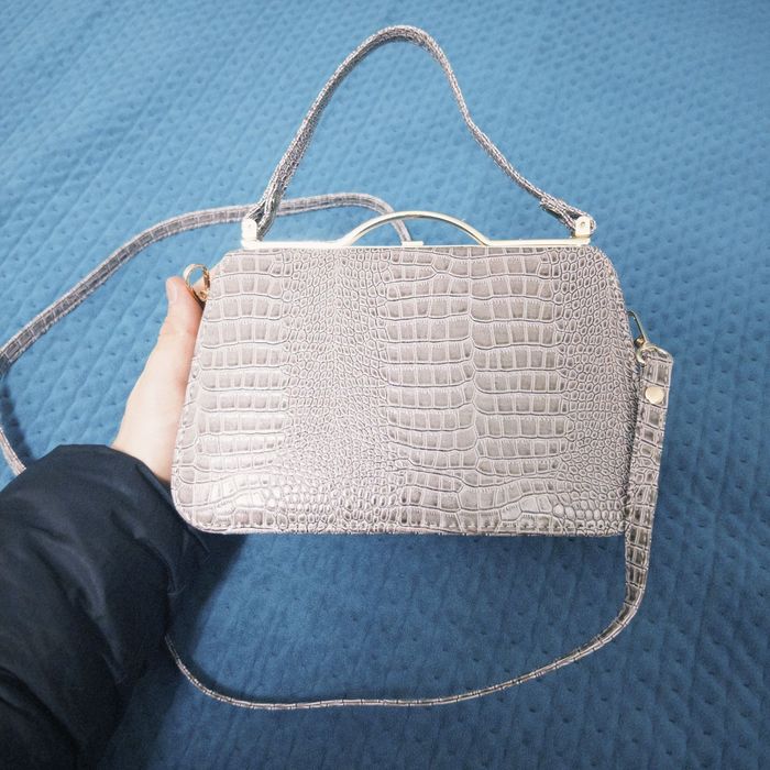 Продам женскую сумочку