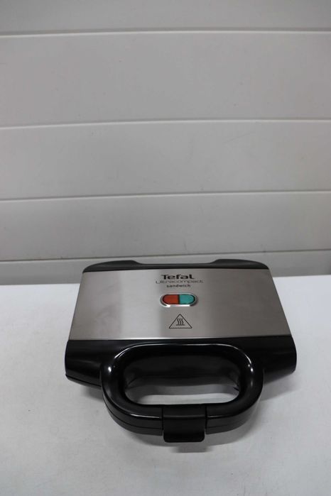 Уред за сандвичи Tefal Ultracompact 700W Незалепващи плочи, лек ДЕФЕКТ