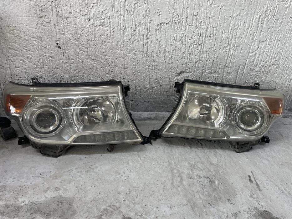 Продам оригинал фары на TLC 200