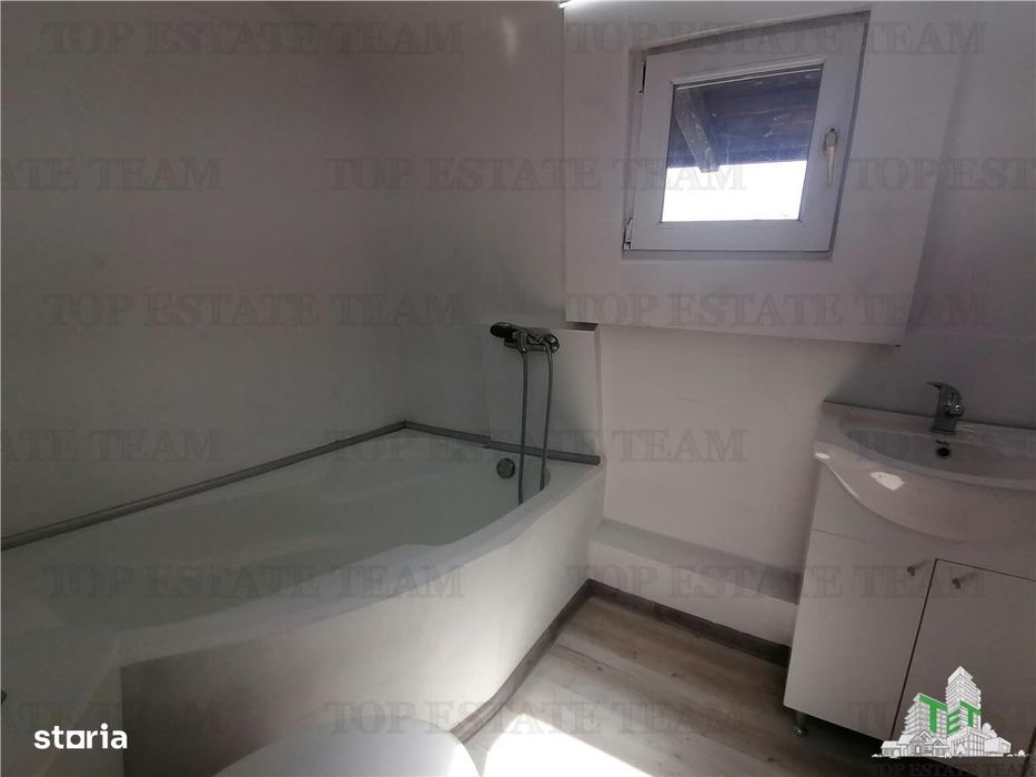 Apartament mansardabil de vanzare