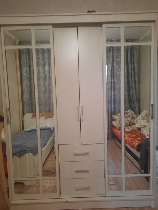 Шкаф для одежды.