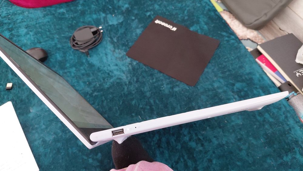 ASUS Vivobook 12/512GB SROCHNO notebook noutbuk notebuk