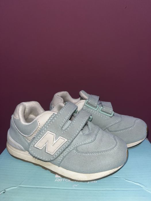 Продам детские кроссовки