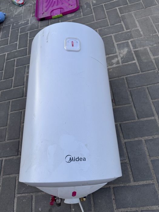 Продам бойлер MIDEA