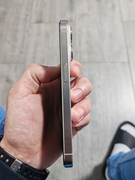 Iphone 15 pro  99% bat