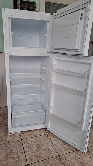 Vând frigider cu 2 uși Heinner (frigider+congelator) stare foarte bună