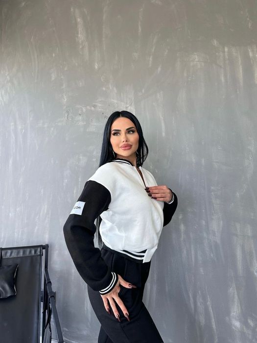 Дамски ватиран екип.