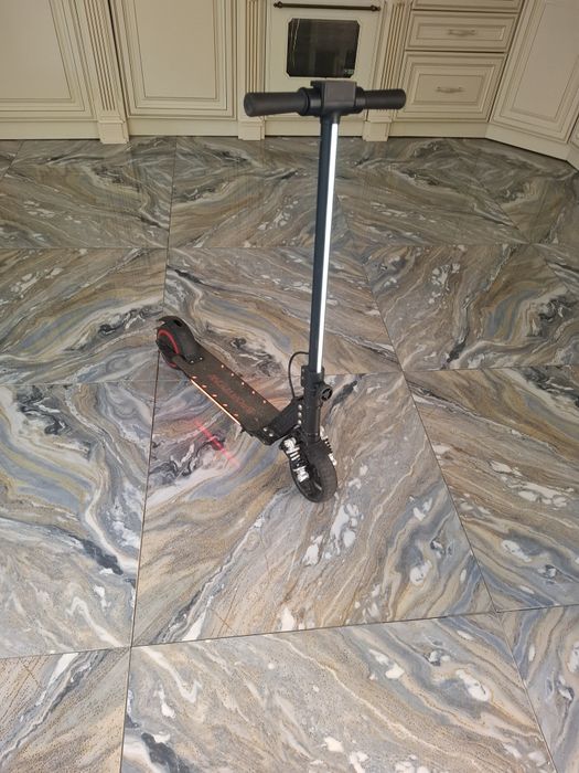 Vând  trotineta  electrică