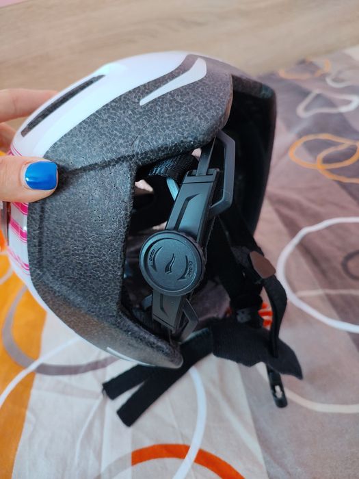 Чисто нова предпазна каска