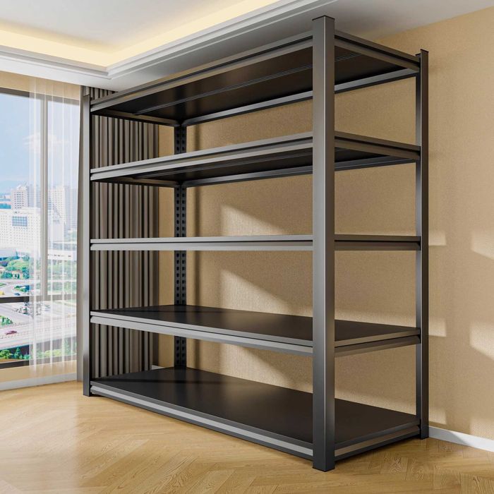 Металлический стеллаж с полками для хранения вещей и инструментов есть