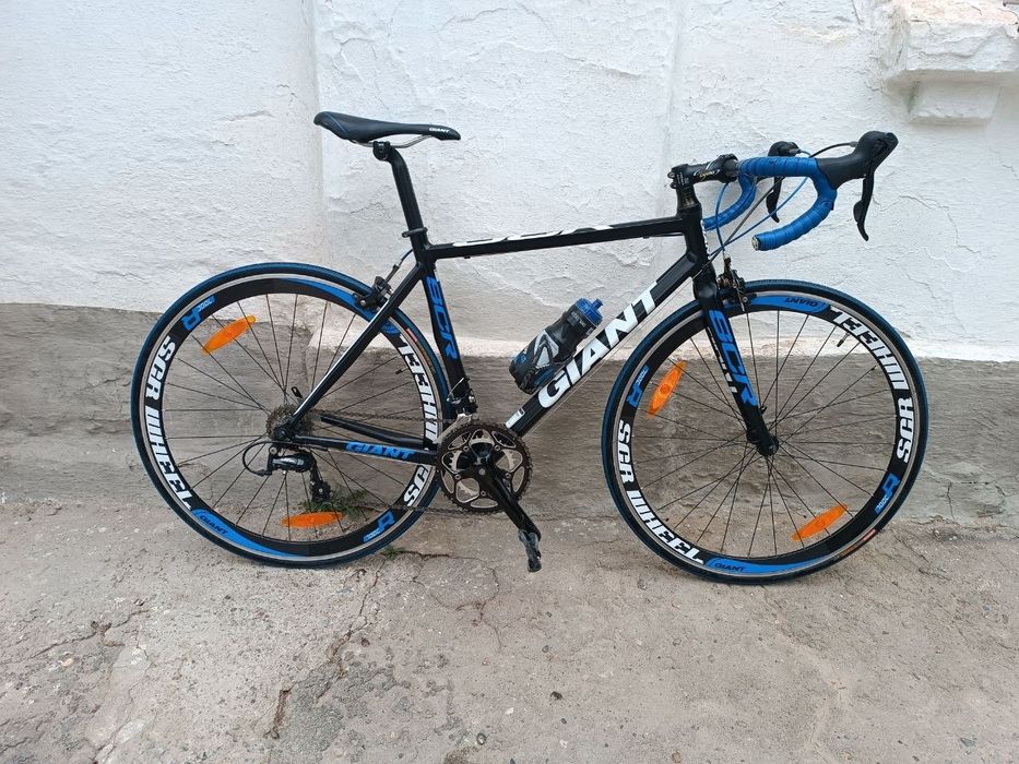 Шоссейний велосипед Giant