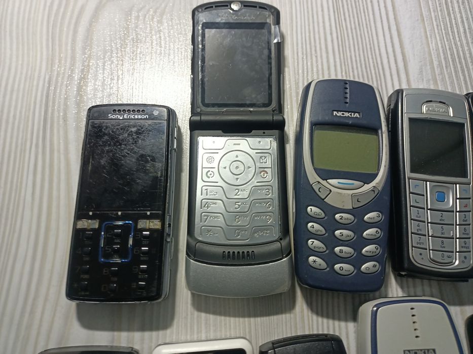 Nokia , sony ericsson , motorola