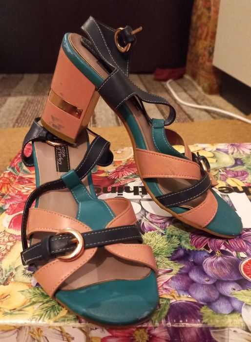 Босоножки женские