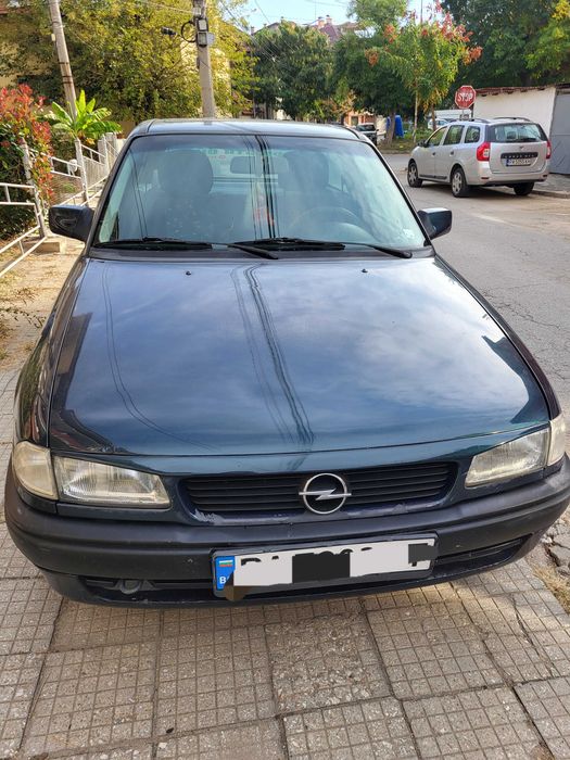 Автомобил Opel Astra